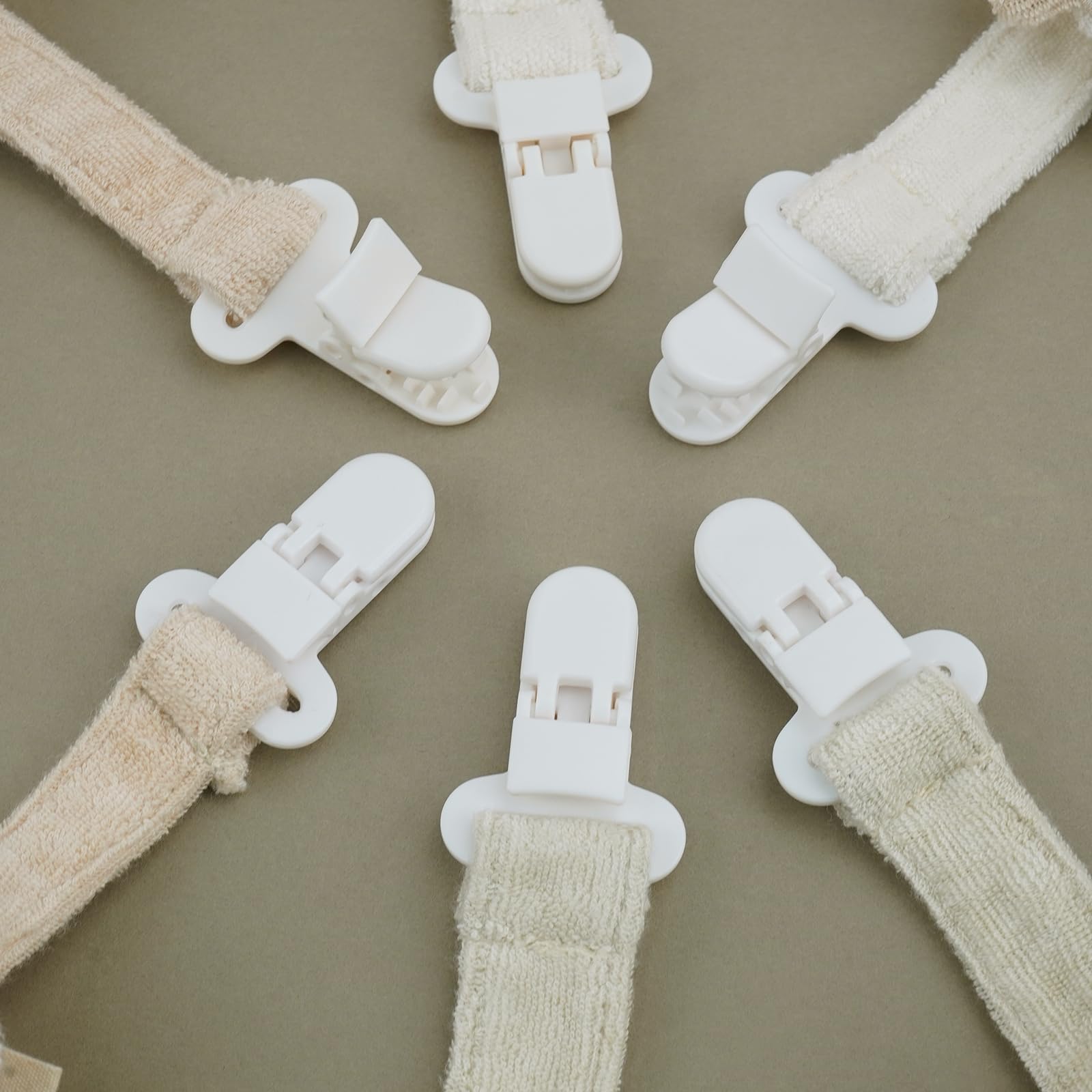 COTTONBEBE pacifier clip comes in gift-ready packaging