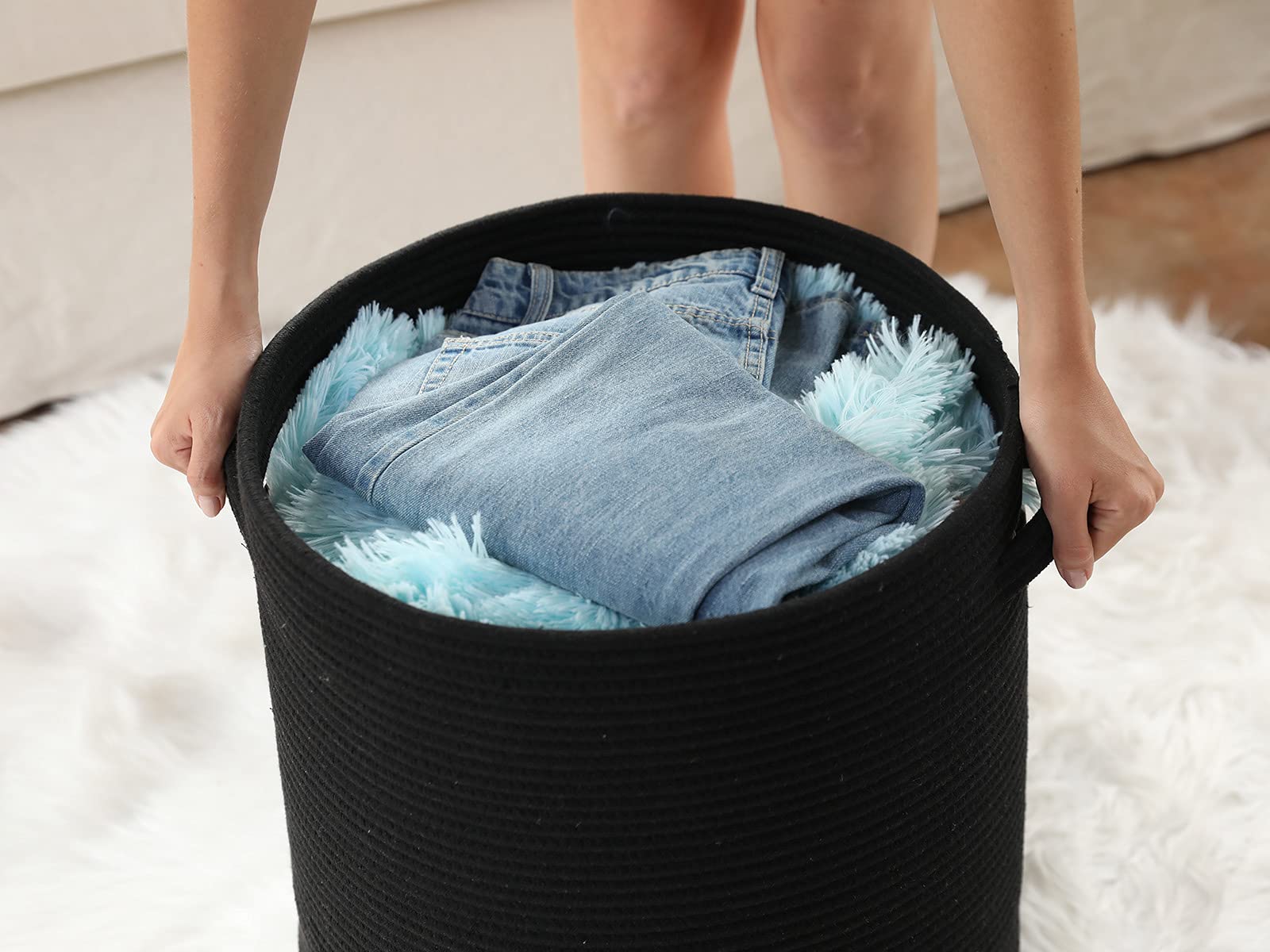 Cottonphant full of blankets demonstrates large capacity for bulky storage.