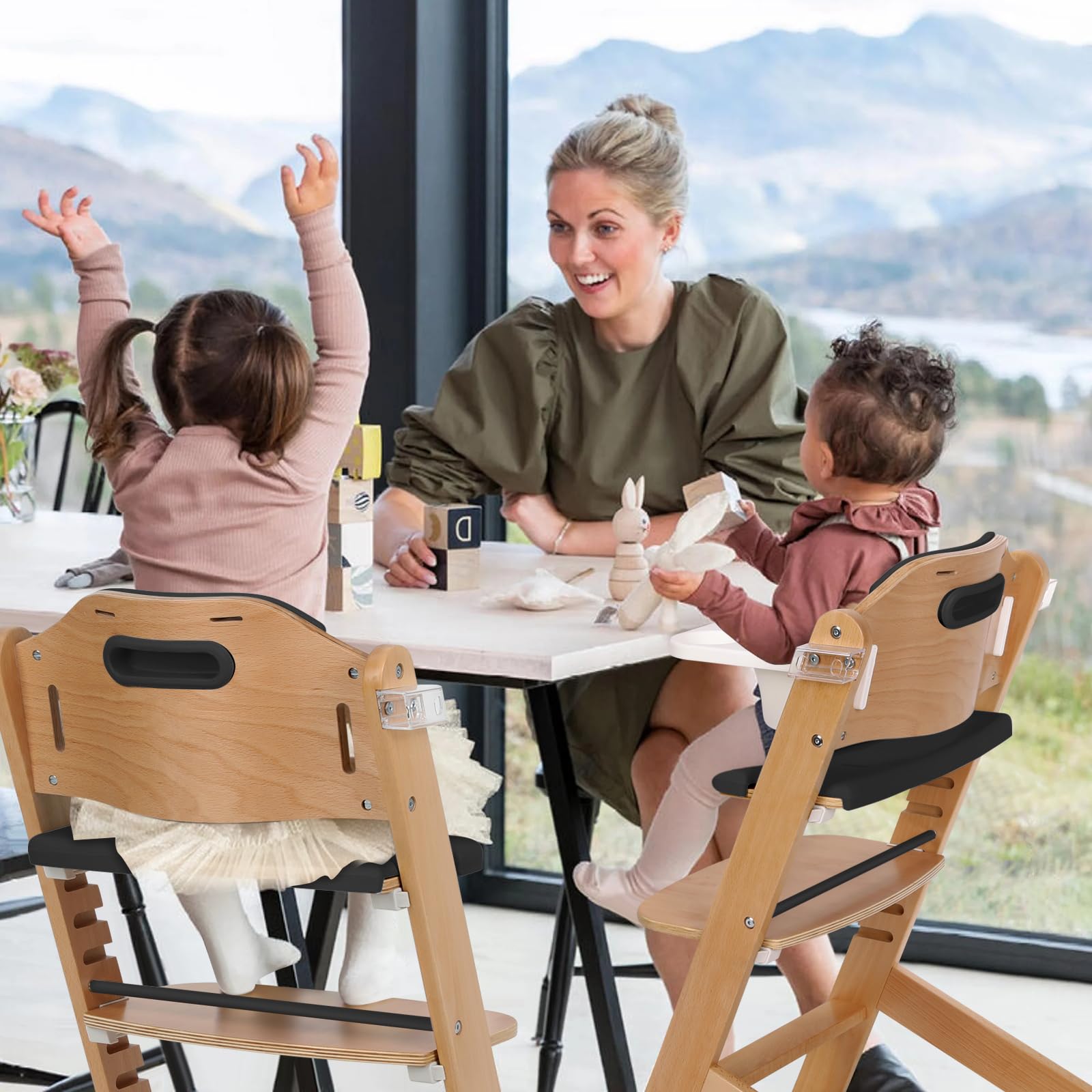 Cowiewie highchair dishwasher-safe-plate image showcases easy cleanup after messy meals.