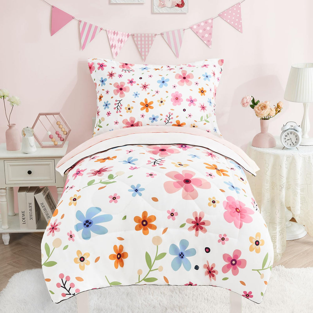 Cozyholy garden-style bedroom look creates a cozy, kid-friendly sleep space.