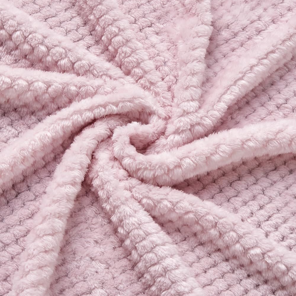 CREVENT Baby Blanket car-use setup keeps baby cozy during rides.