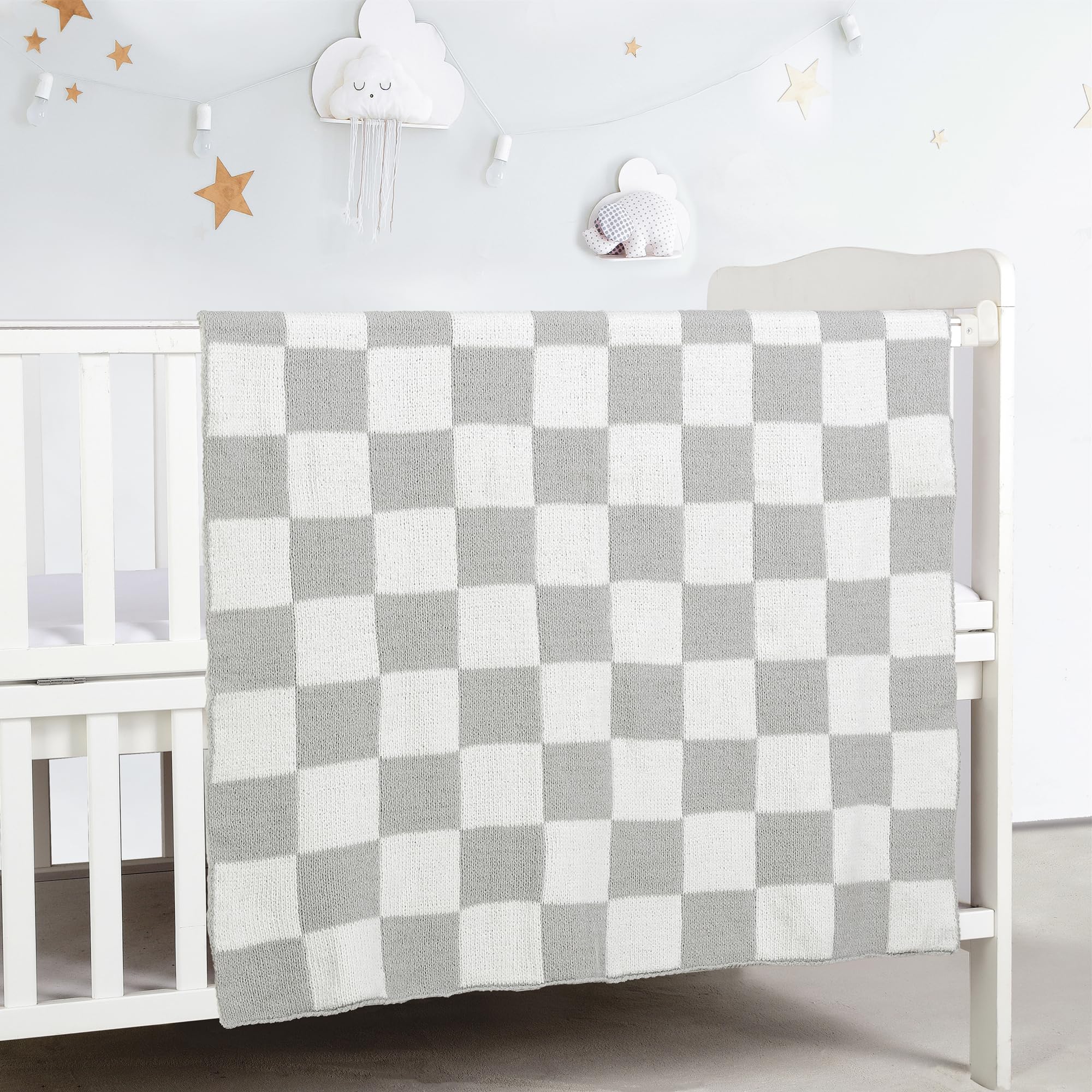 CREVENT baby blanket grey checked nursery scene demonstrating comforting warmth during naps.