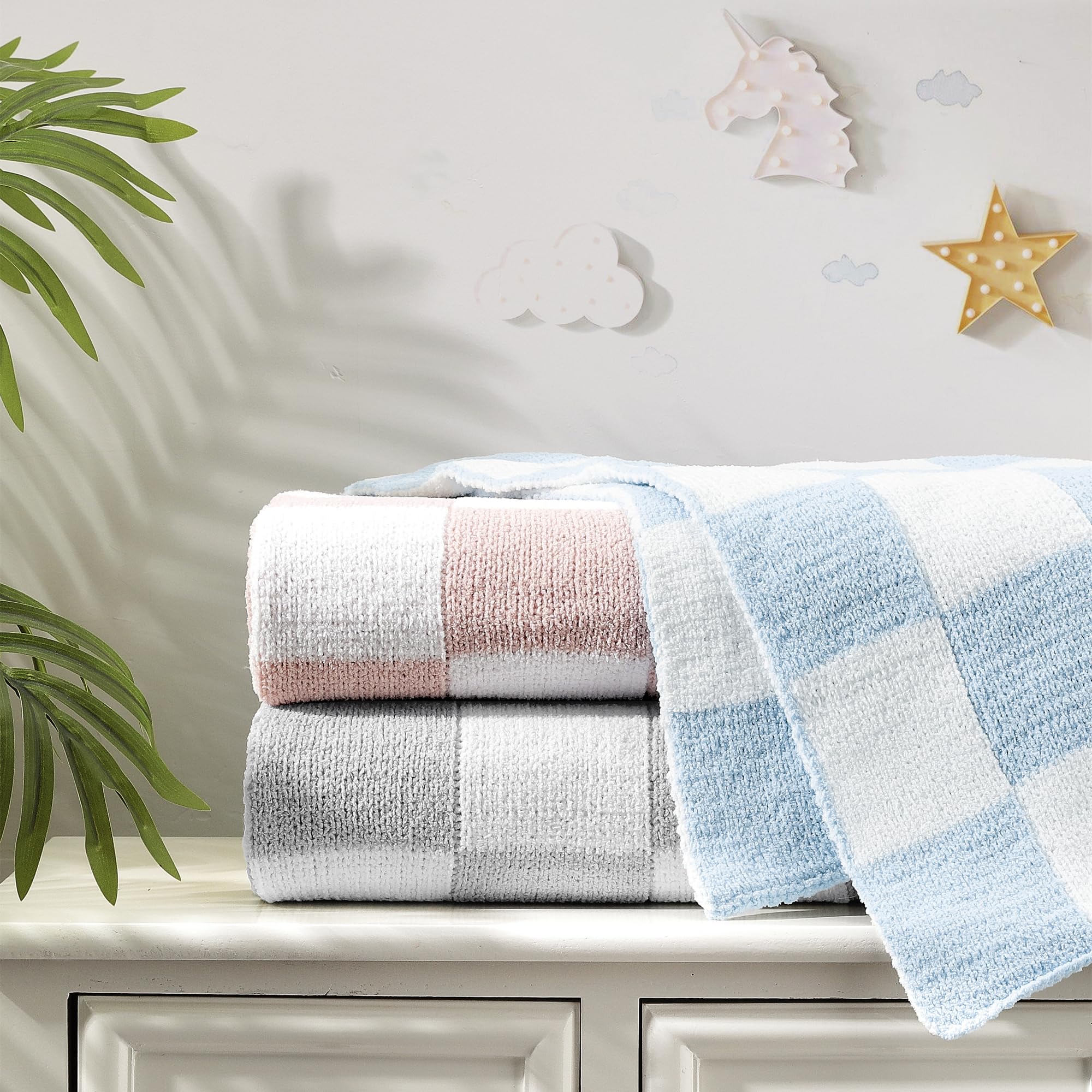 CREVENT pet-snuggle grey checked illustrates cozy companion for pets and babies.
