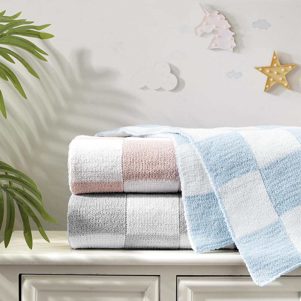 CREVENT pet-snuggle grey checked illustrates cozy companion for pets and babies.