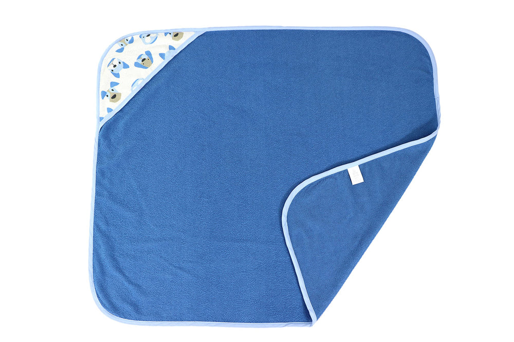 Cudlie Buttons and Stitches hooded towel dry-after-bath scenario demonstrates quick absorbency.