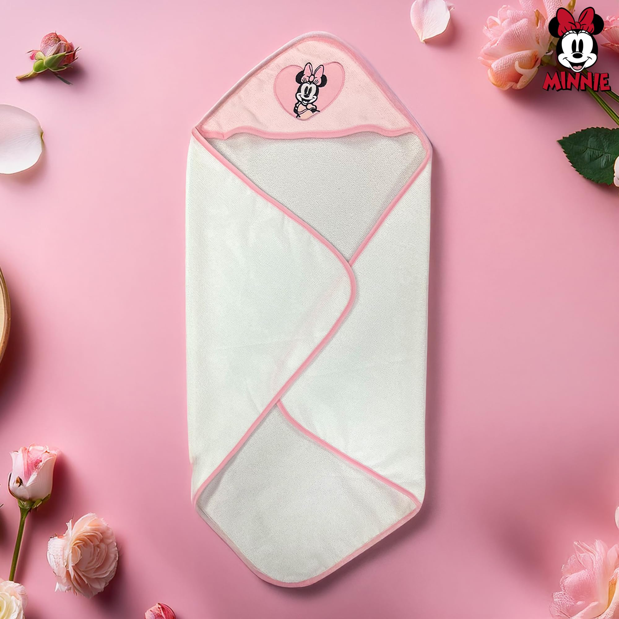 Cudlie Minnie hood close-up shows plush warmth for gentle post-bath care.
