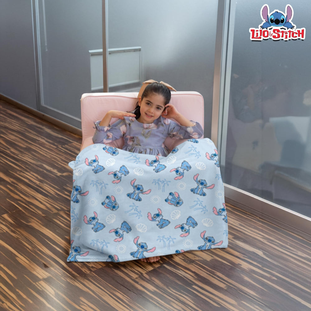 Cudlie Stitch Blanket blue edge detail highlights softness.