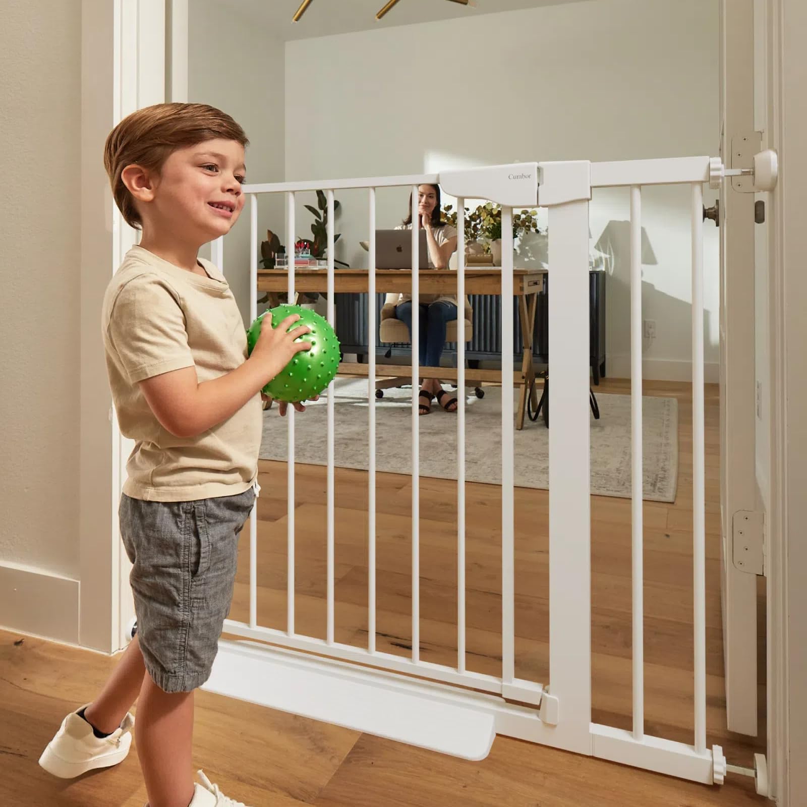 Cumbor Mom's Choice Award design highlights trusted quality and family-friendly usability.