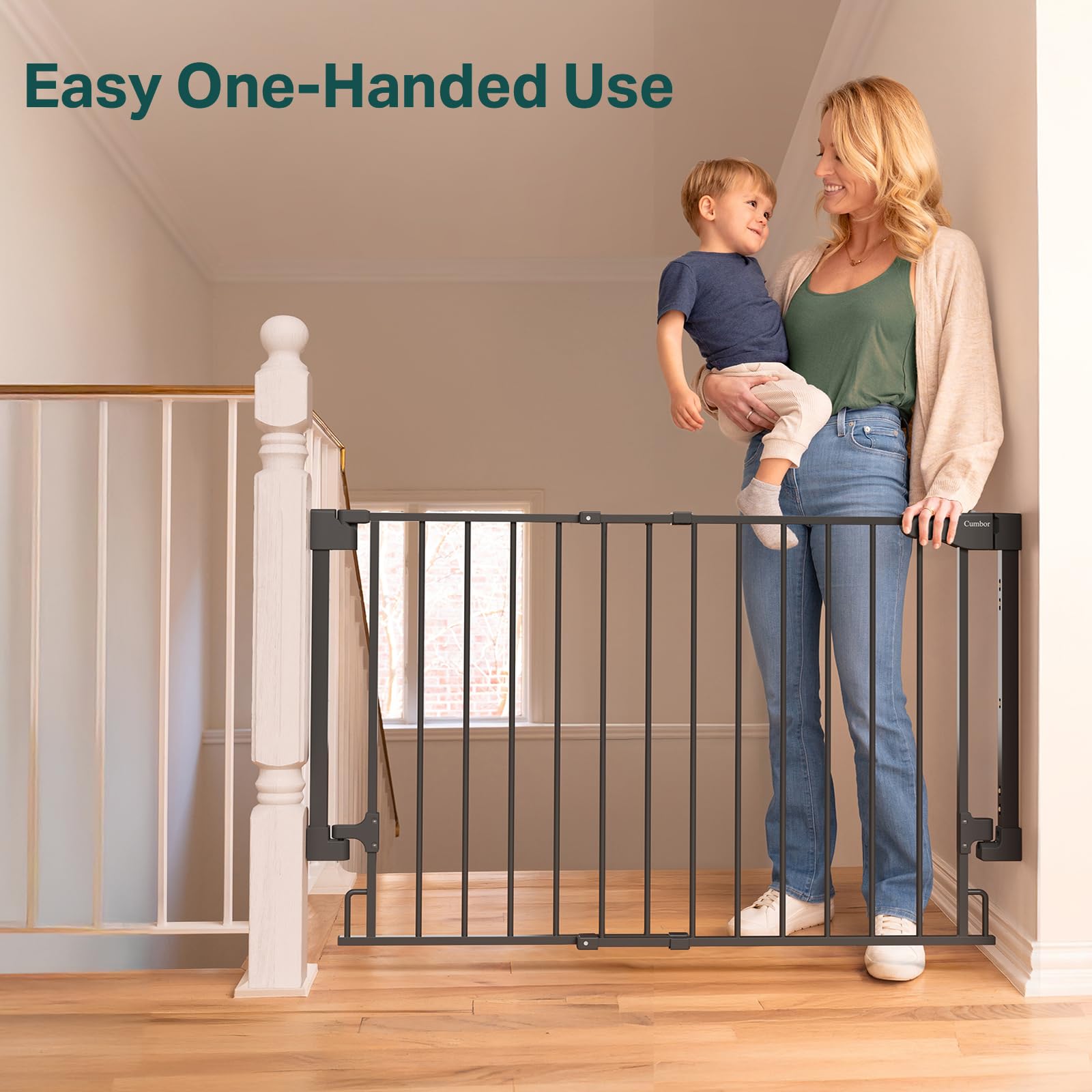 Cumbor baby gate one-handed operation aids busy parents