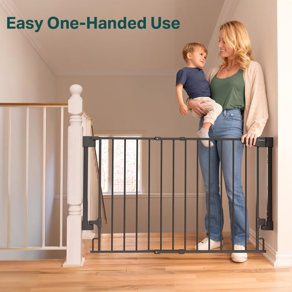 Cumbor baby gate one-handed operation aids busy parents