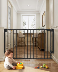 Cumbor Expandable Gate wall-mount installation shows sturdy anchoring for stair safety.