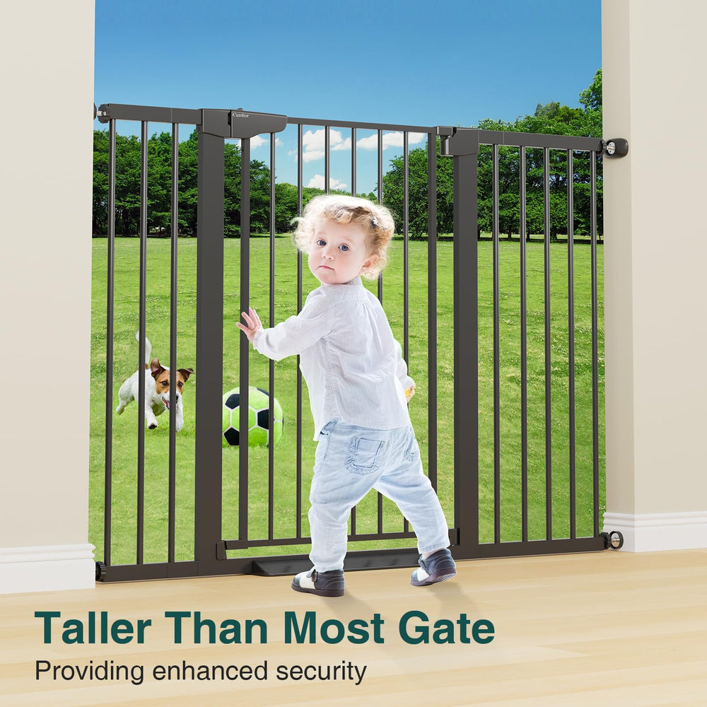 Cumbor two-way door gate allows flexible room entry and exit.