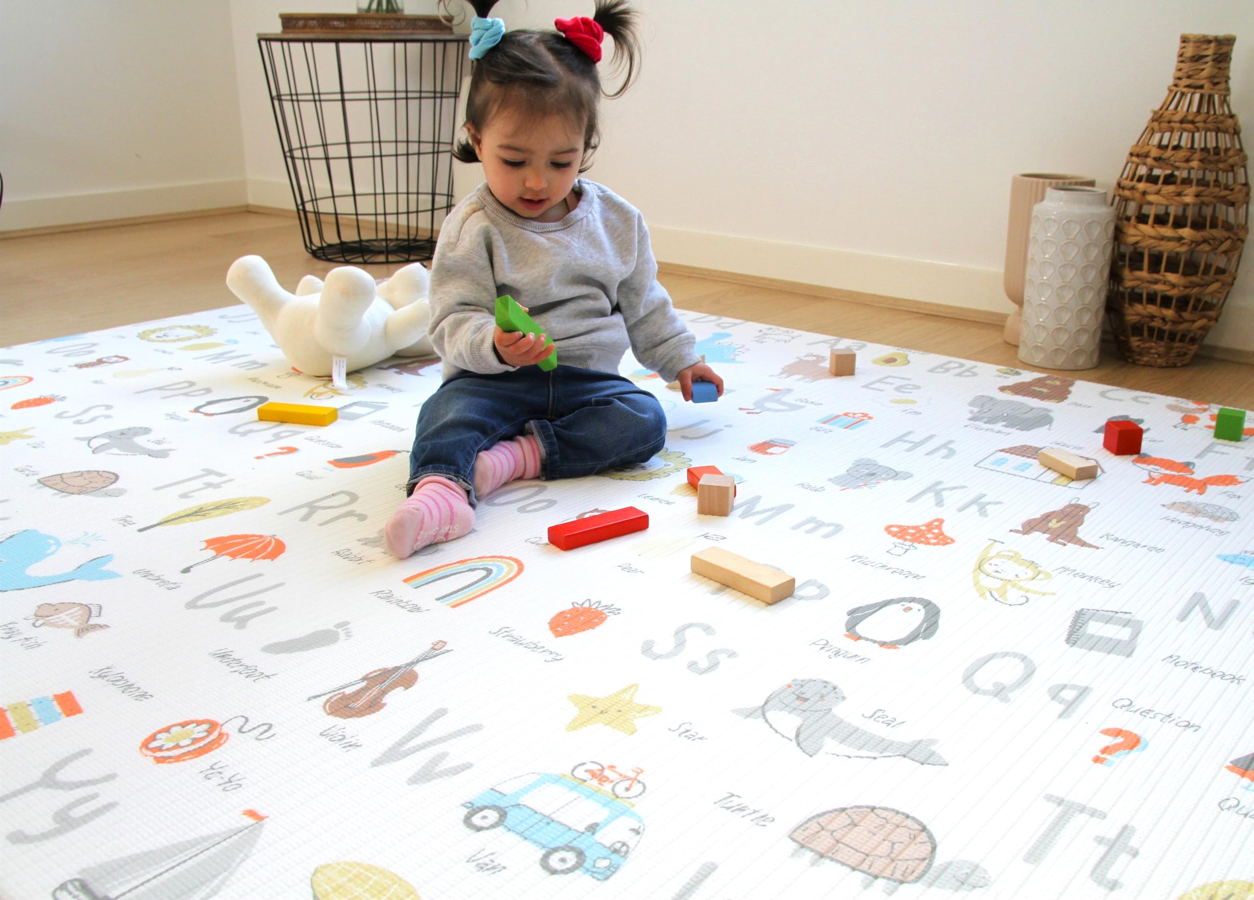 Cushmat easy-clean damp-wipe surface supports busy parents during messes.