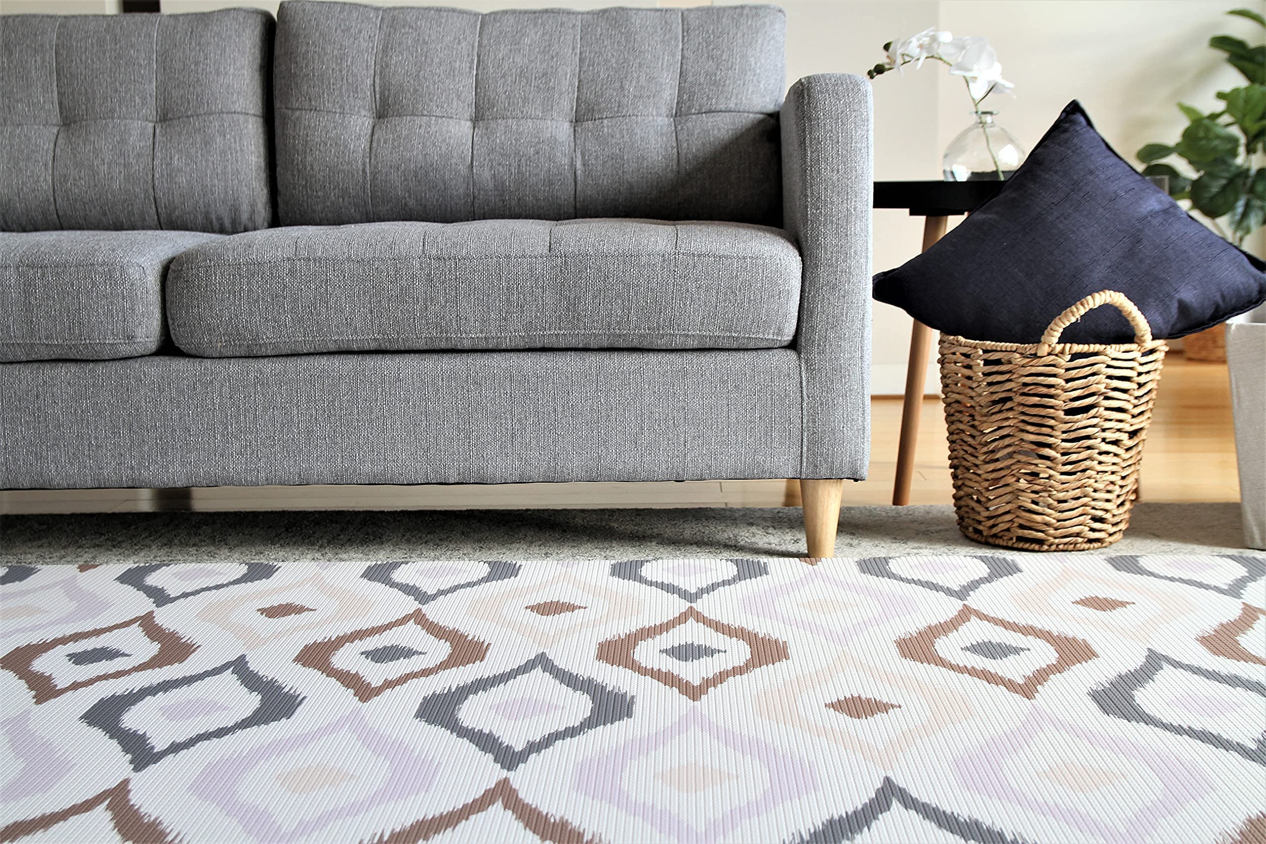 Cushmat large surface doubles as a living room rug for family moments.