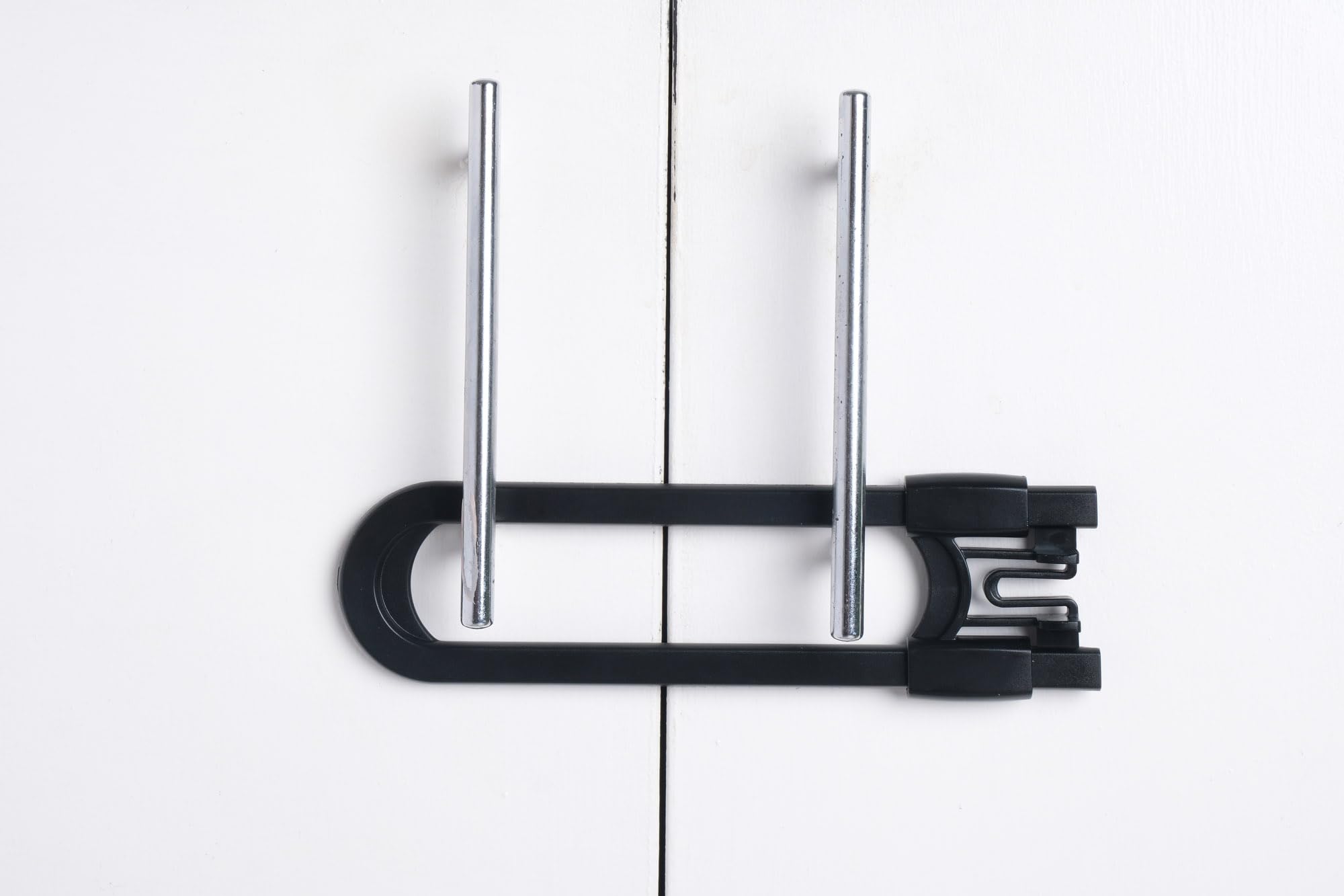 CUTESAFETY apartment-friendly-babyproof solution works across rooms.