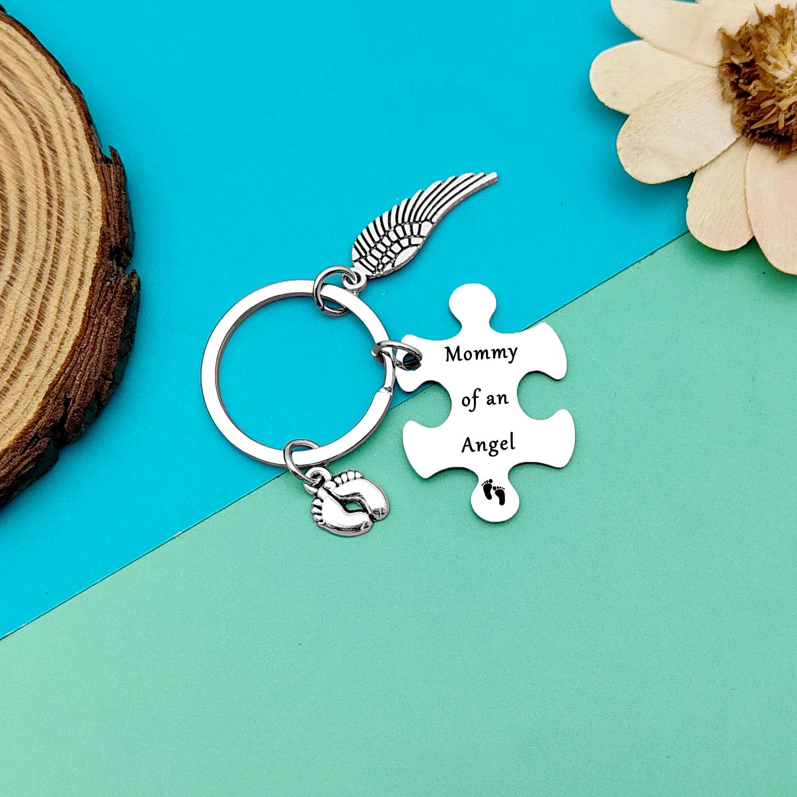 Dabihu miscarriage memorial keychain set shows sentimental keepsake for grieving parents.