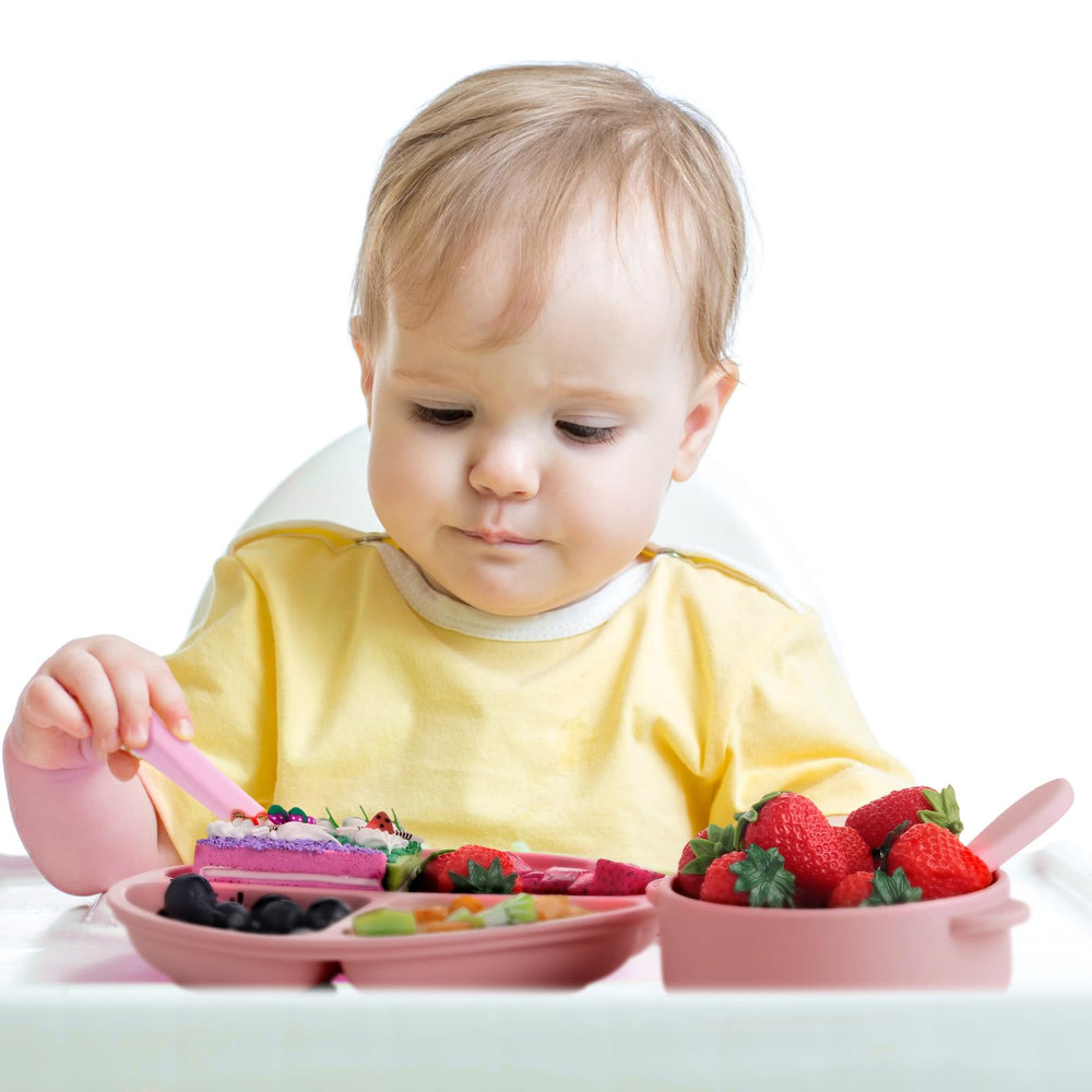 Dandat mealtime silicone set supports fun, mess-free feeding experiences.