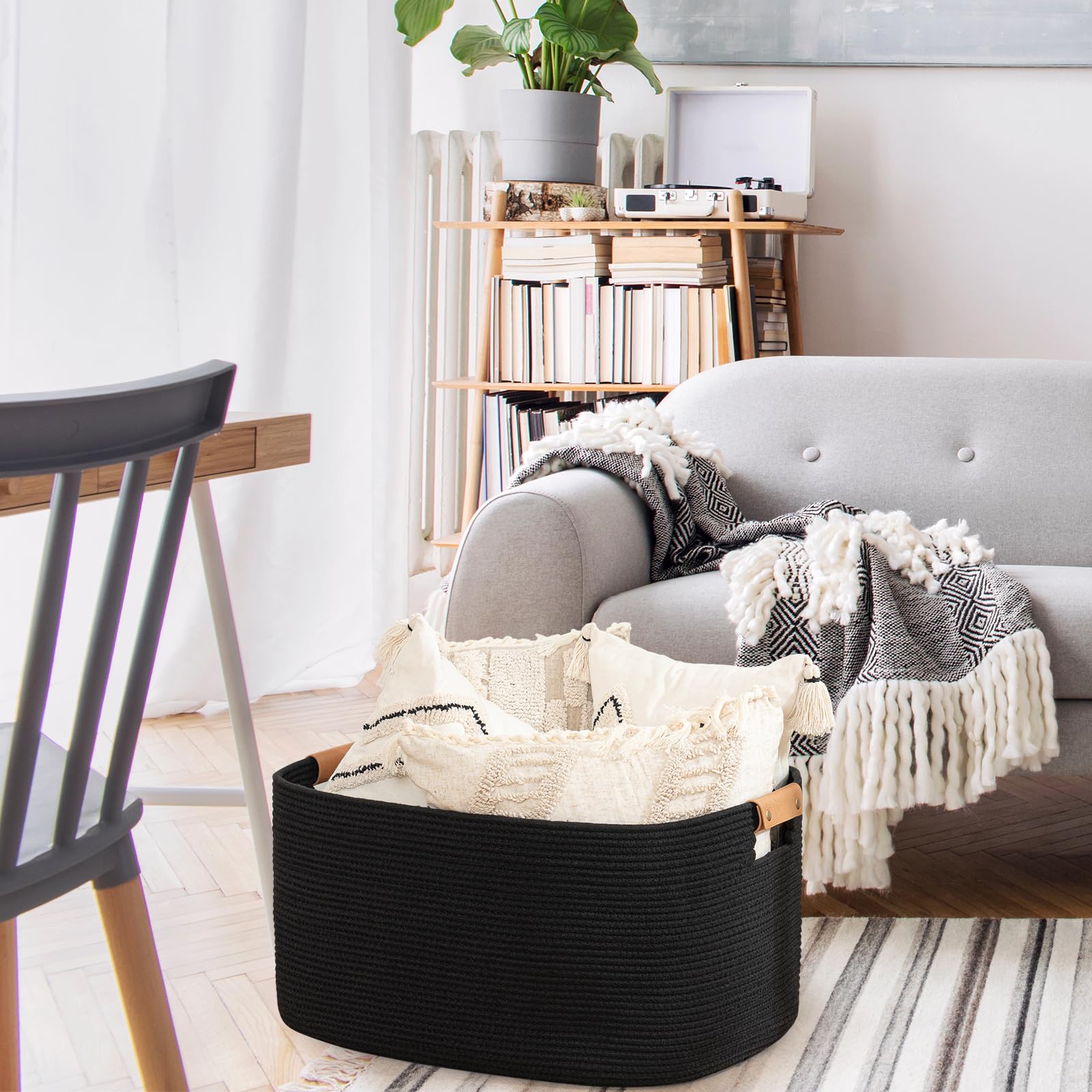 Danpinera durable leather handle detail adds comfort and durability.