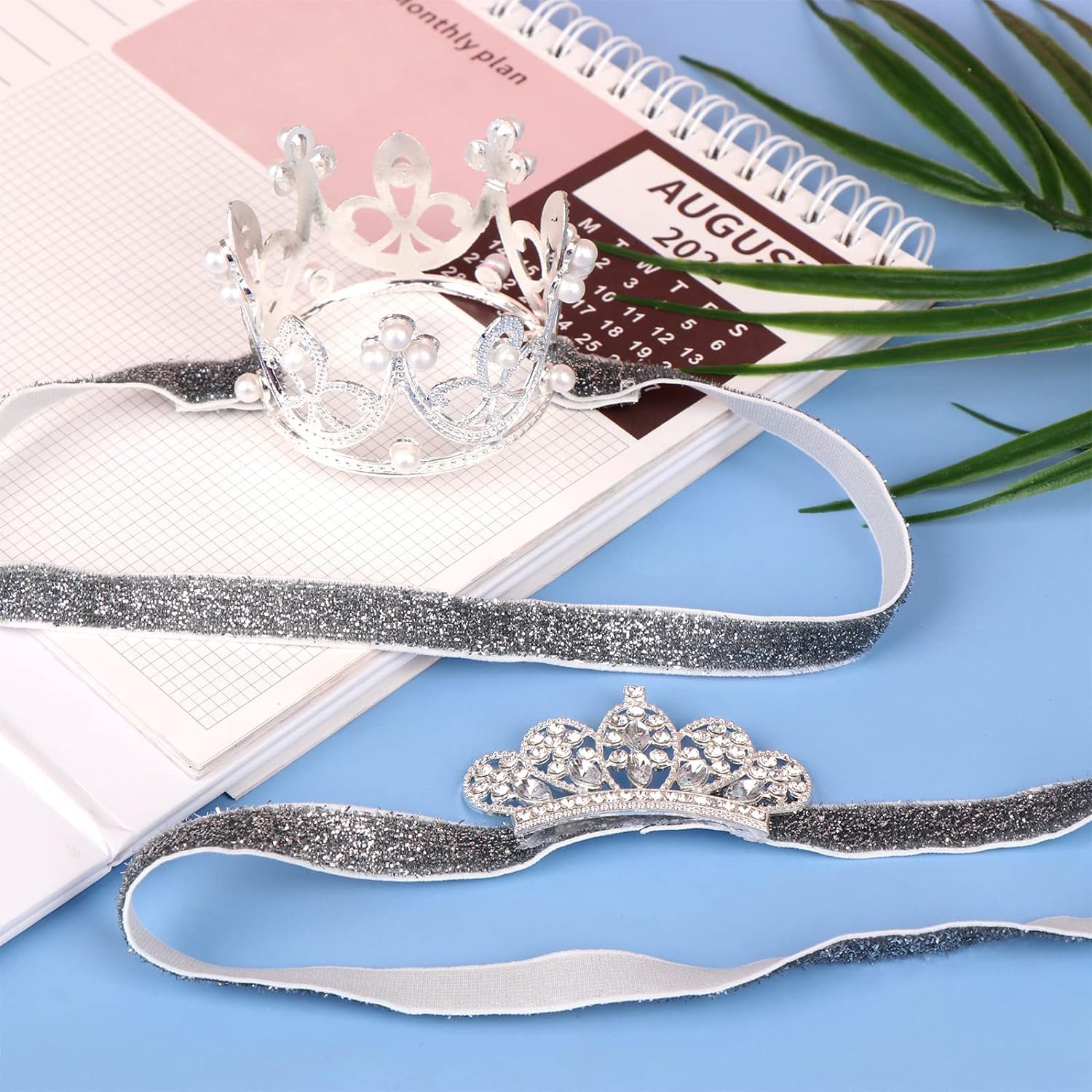 DatingShiny close-up of soft cloth band and alloy crown preventing scalp irritation.