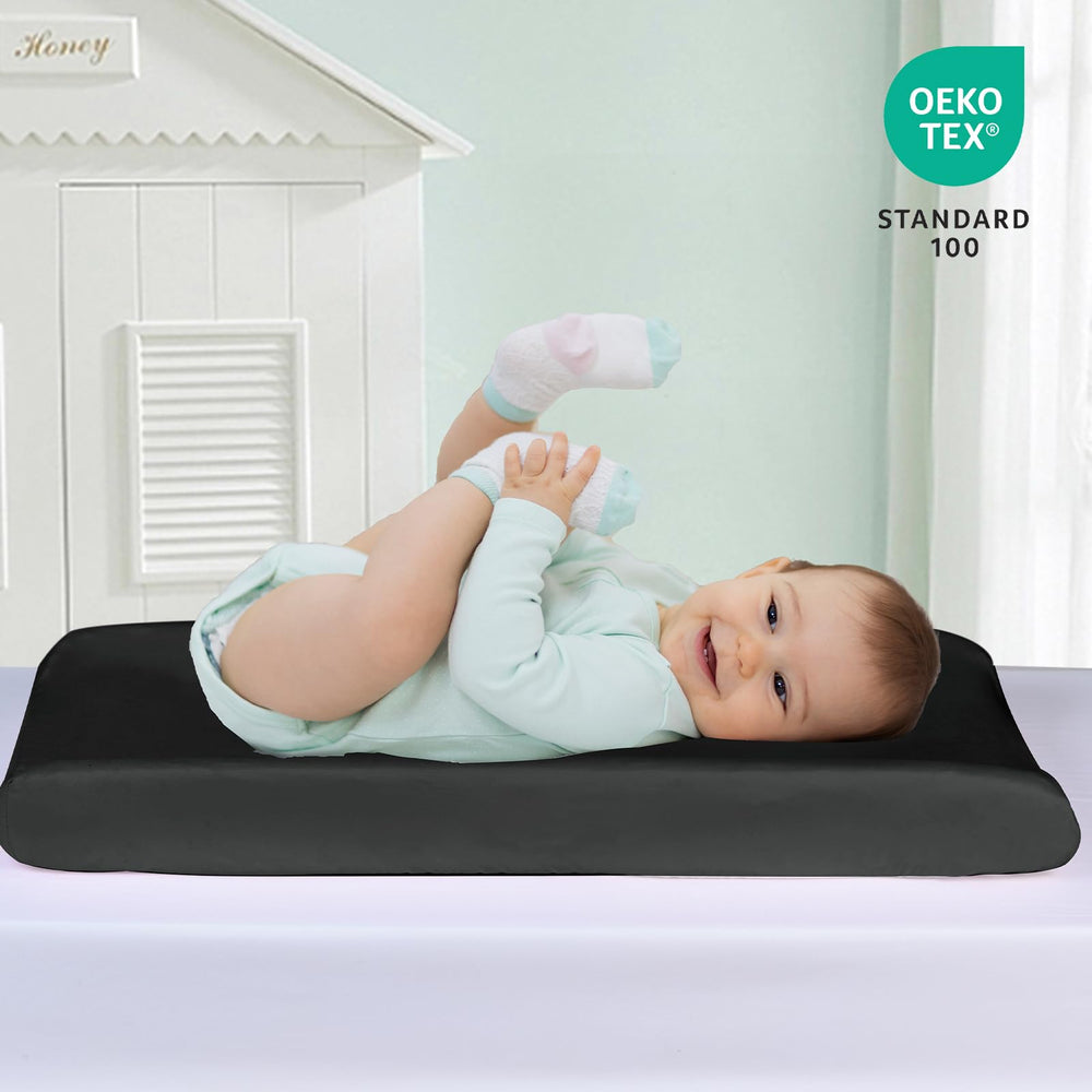 David's Kids cover features elastic bottom and strap holes to secure on pads.