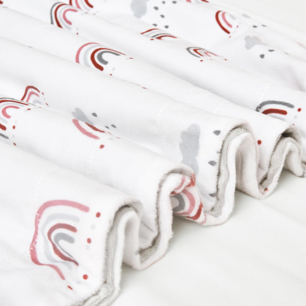 David's Kids Minky Blanket machine-washable design stays soft and colorfast after many washes.