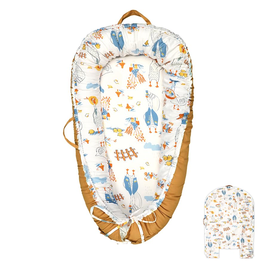 DAYEEBALL baby lounger cover in duck color with smooth zip opening for easy removal.