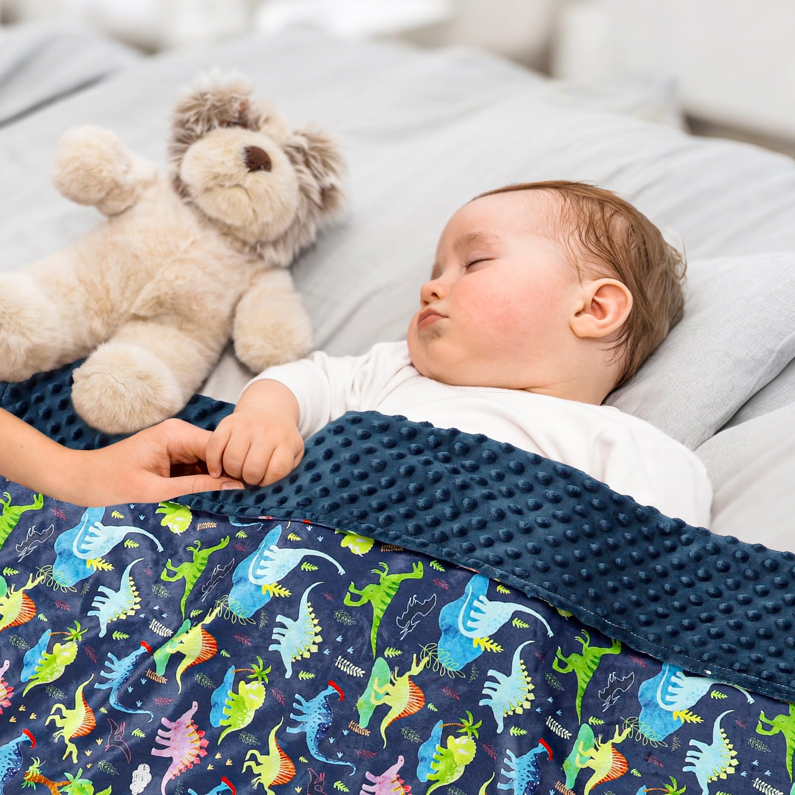 DAYEEBALL double-layer dotted back blanket close-up emphasizes warmth.