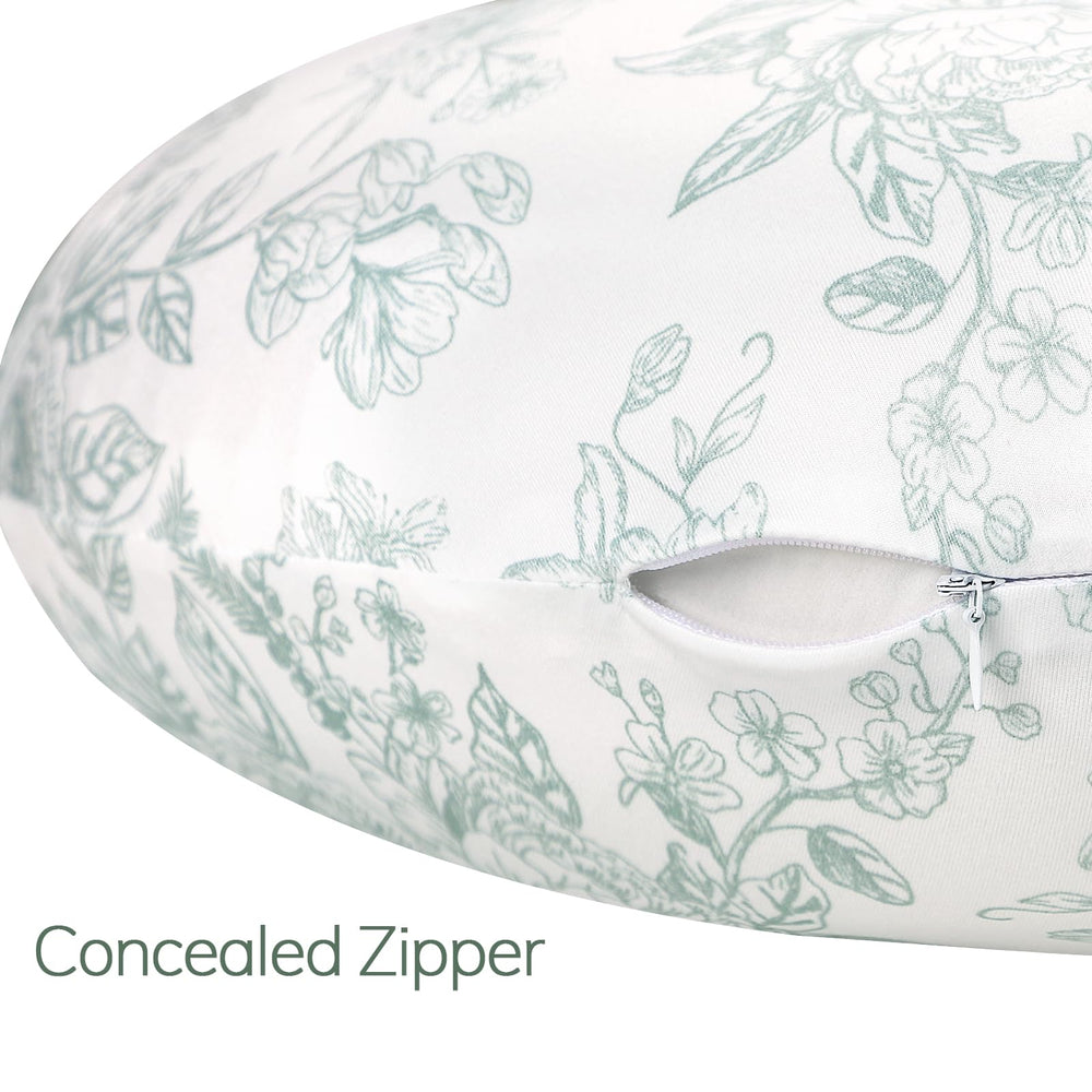 DAYEEBALL nursing cover elastic-wrap demonstrates adaptable fit for curved pillows.