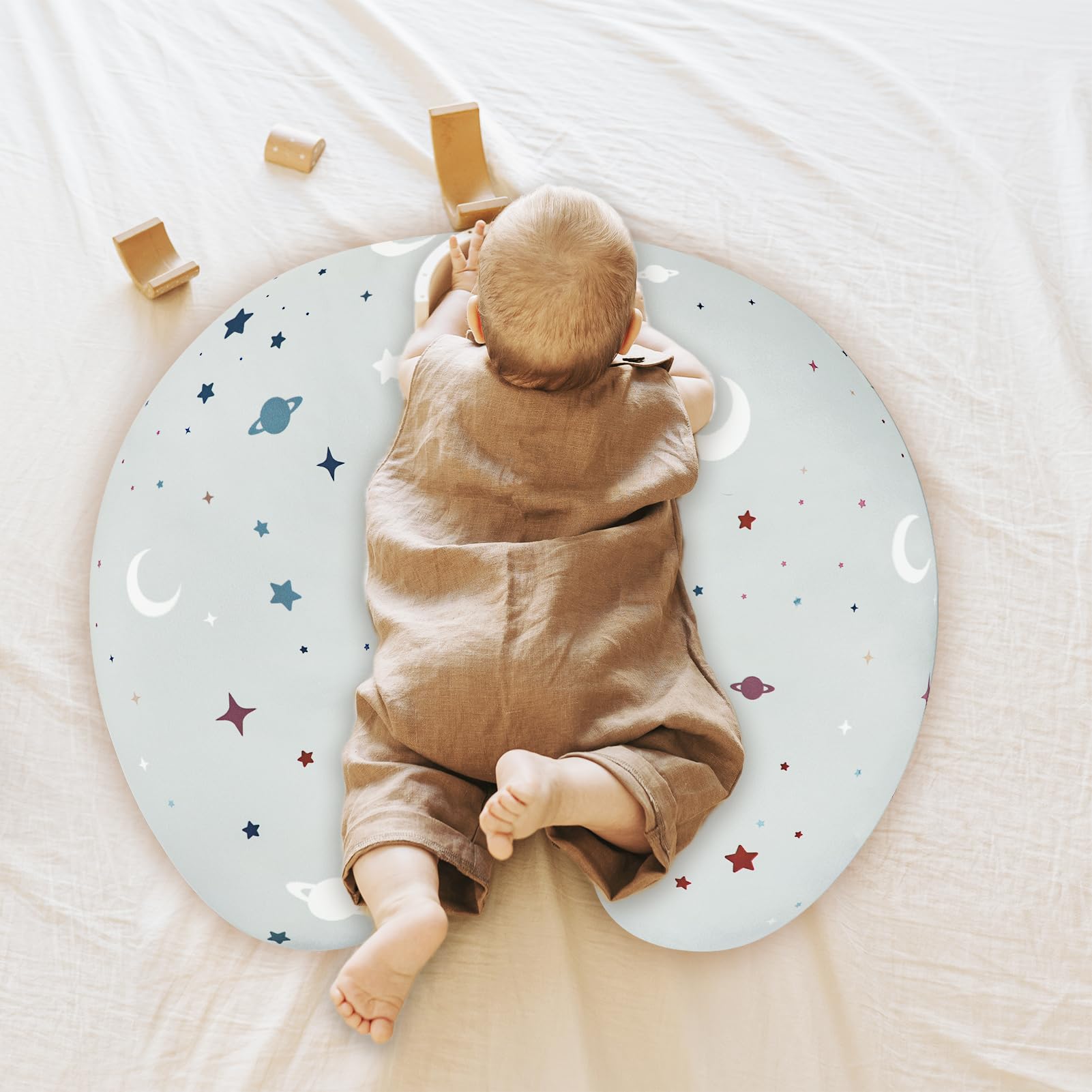 DAYEEBALL nursing pillow cover baby skin-friendly fabric supports comfortable breastfeeding sessions.
