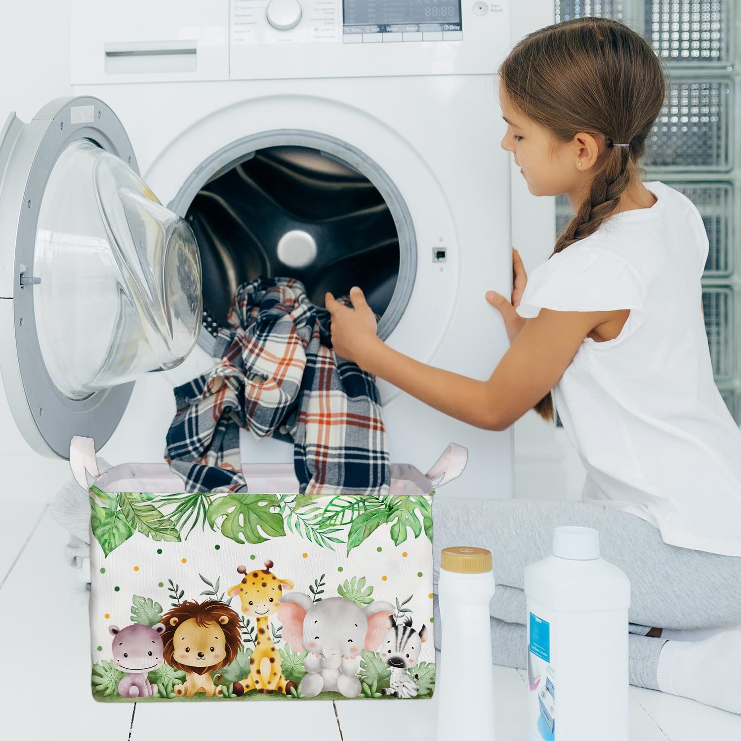 DEANHOT Lightweight foldable storage basket moves easily between rooms.