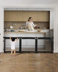 Dearlomum extra-wide gate playpen mesh close-up showing heat-resistant durability for safe openings.