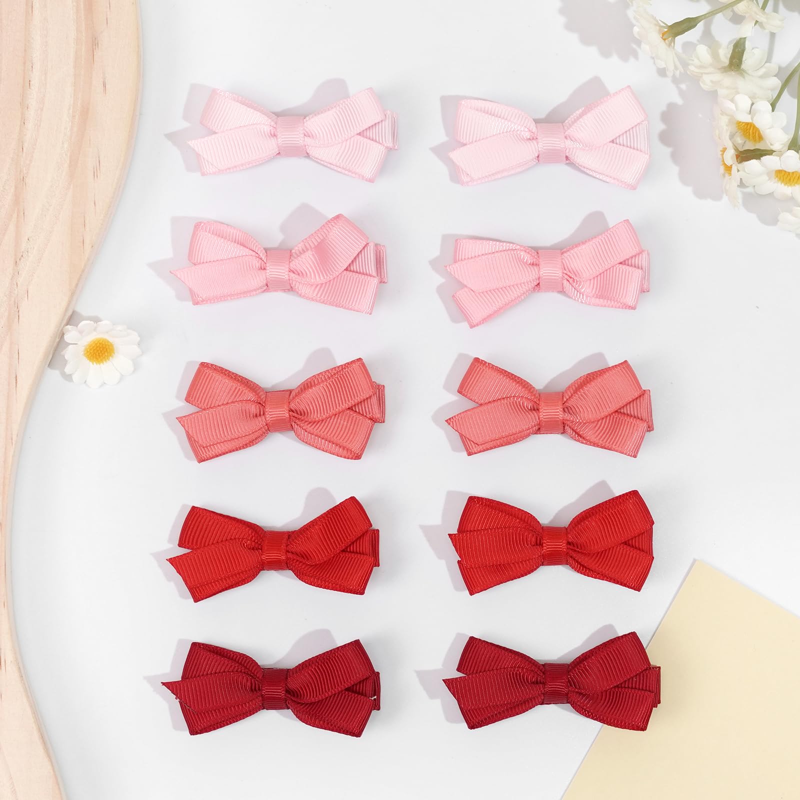 DED baby bows clip gift-ready packaging emphasizes a thoughtful present