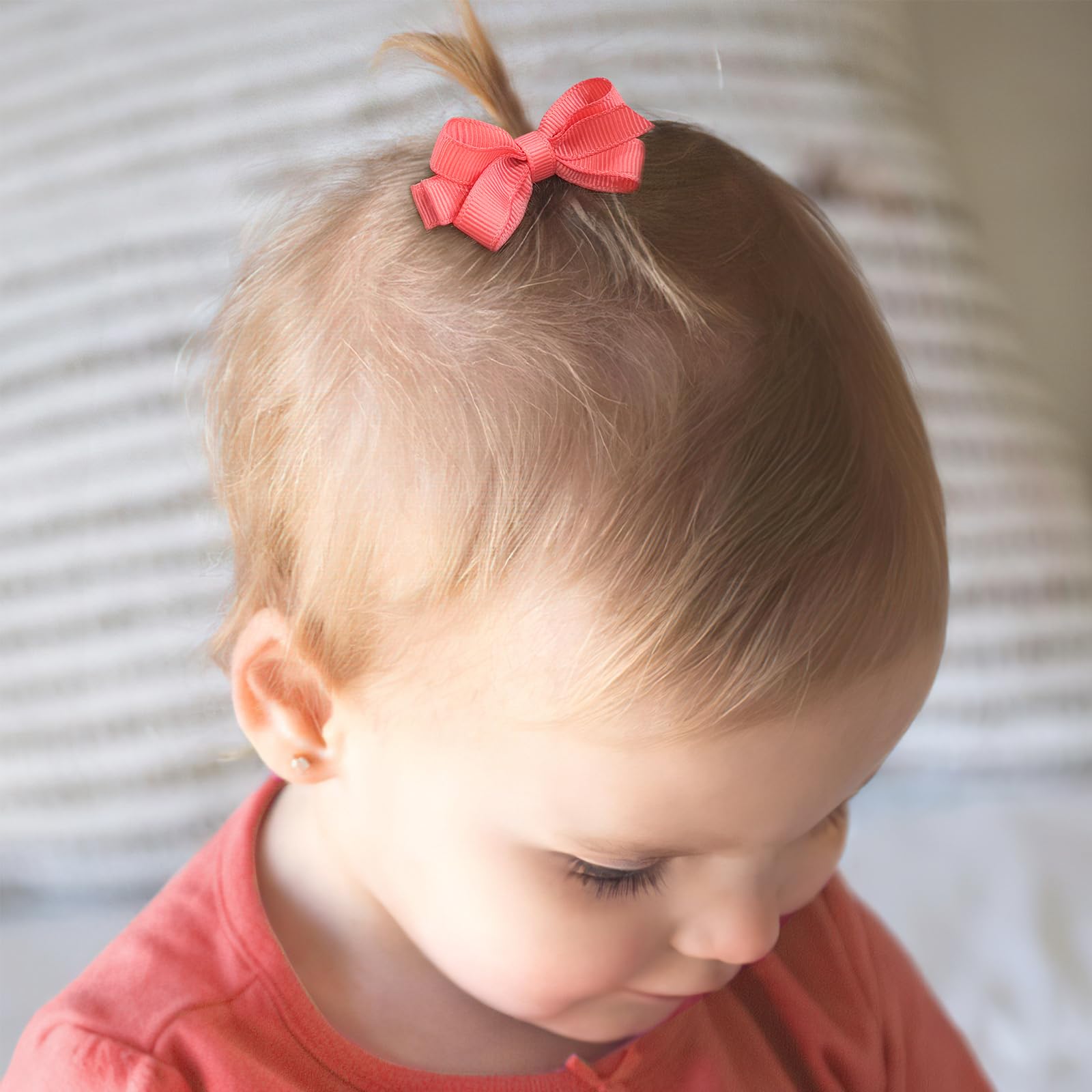 DED baby bows clip wearing-ready display demonstrates effortless daily styling