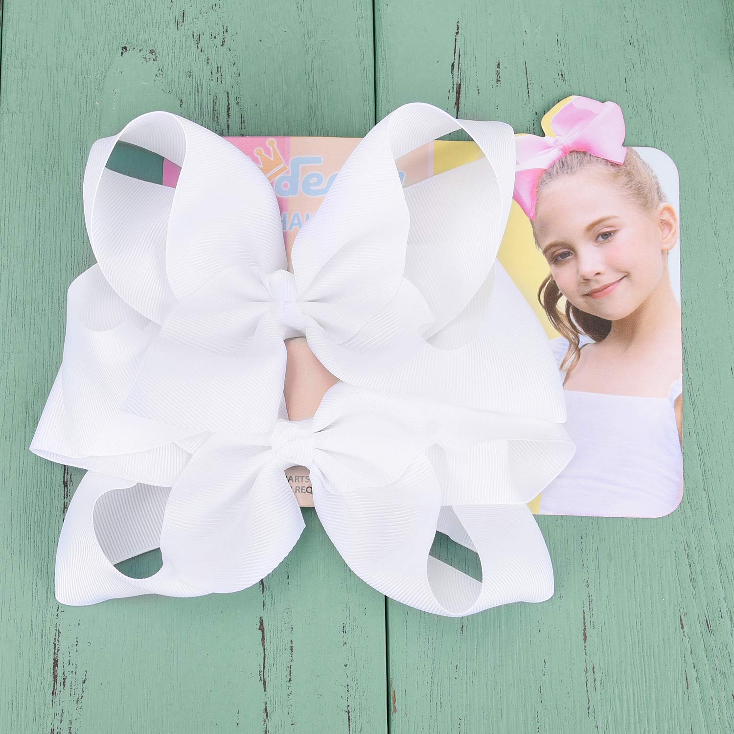 DEEKA 6-inch bow set stays in place through daily activities.