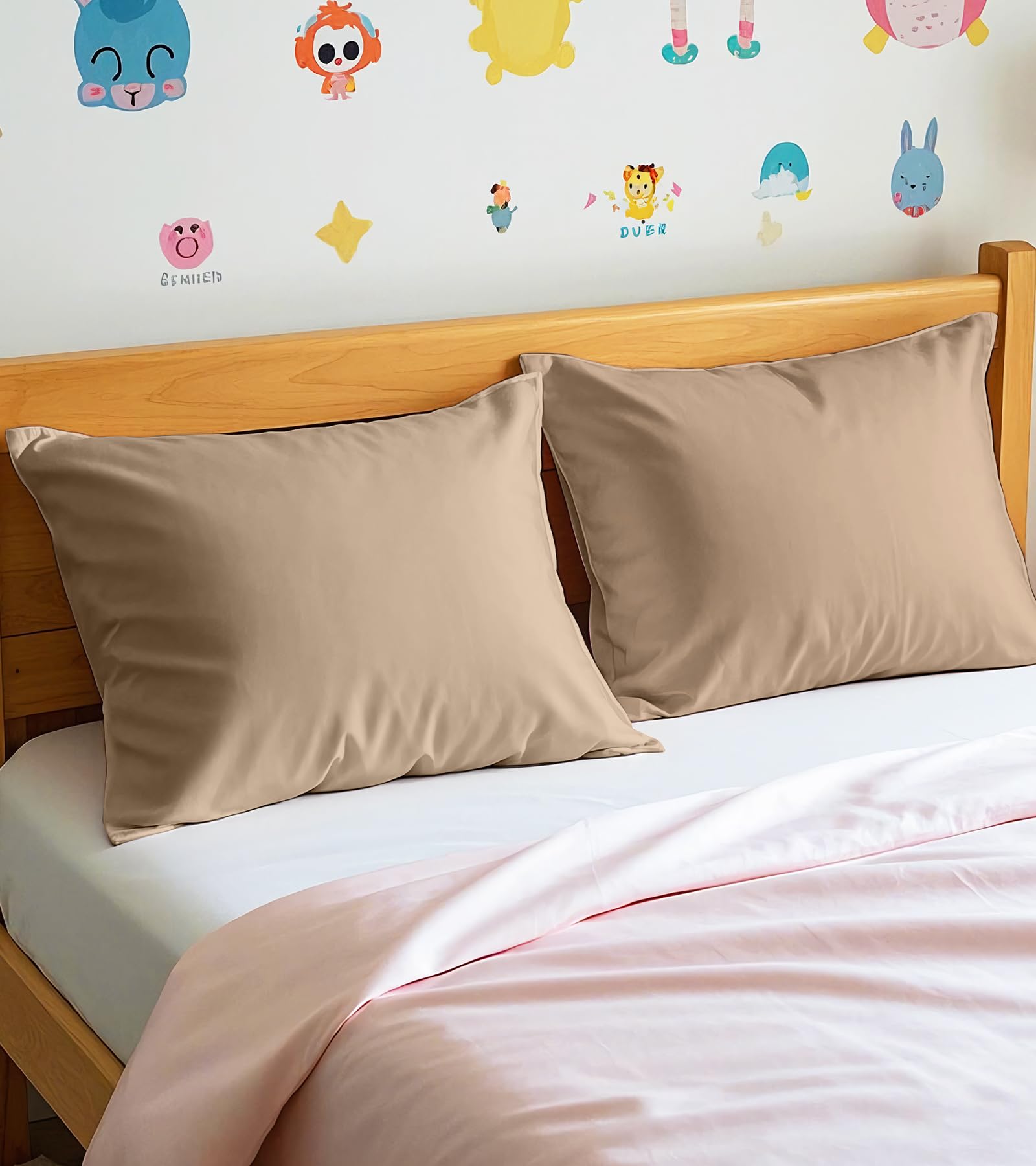 Deep Dream khaki color pillowcase example illustrates fade-resistant color after washes