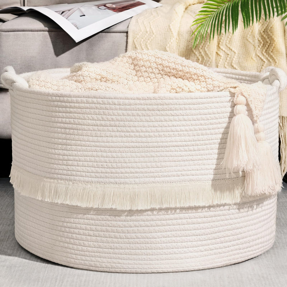 Degeyoyo 67L blanket basket front view highlights ample storage for blankets and throws.