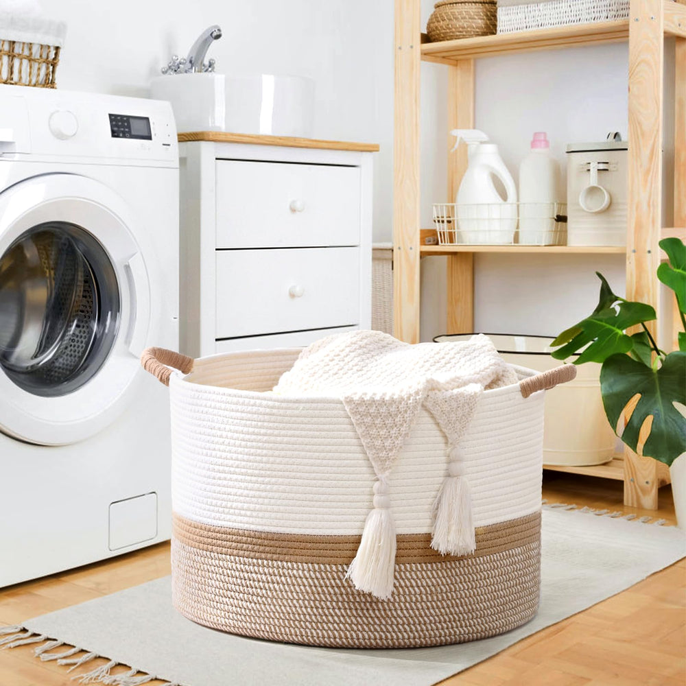 Degeyoyo blanket basket with handles close-up shows sturdy grip for transport.