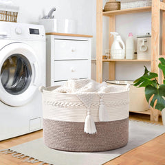 Degeyoyo 67L blanket basket handles close-up for easy transport.