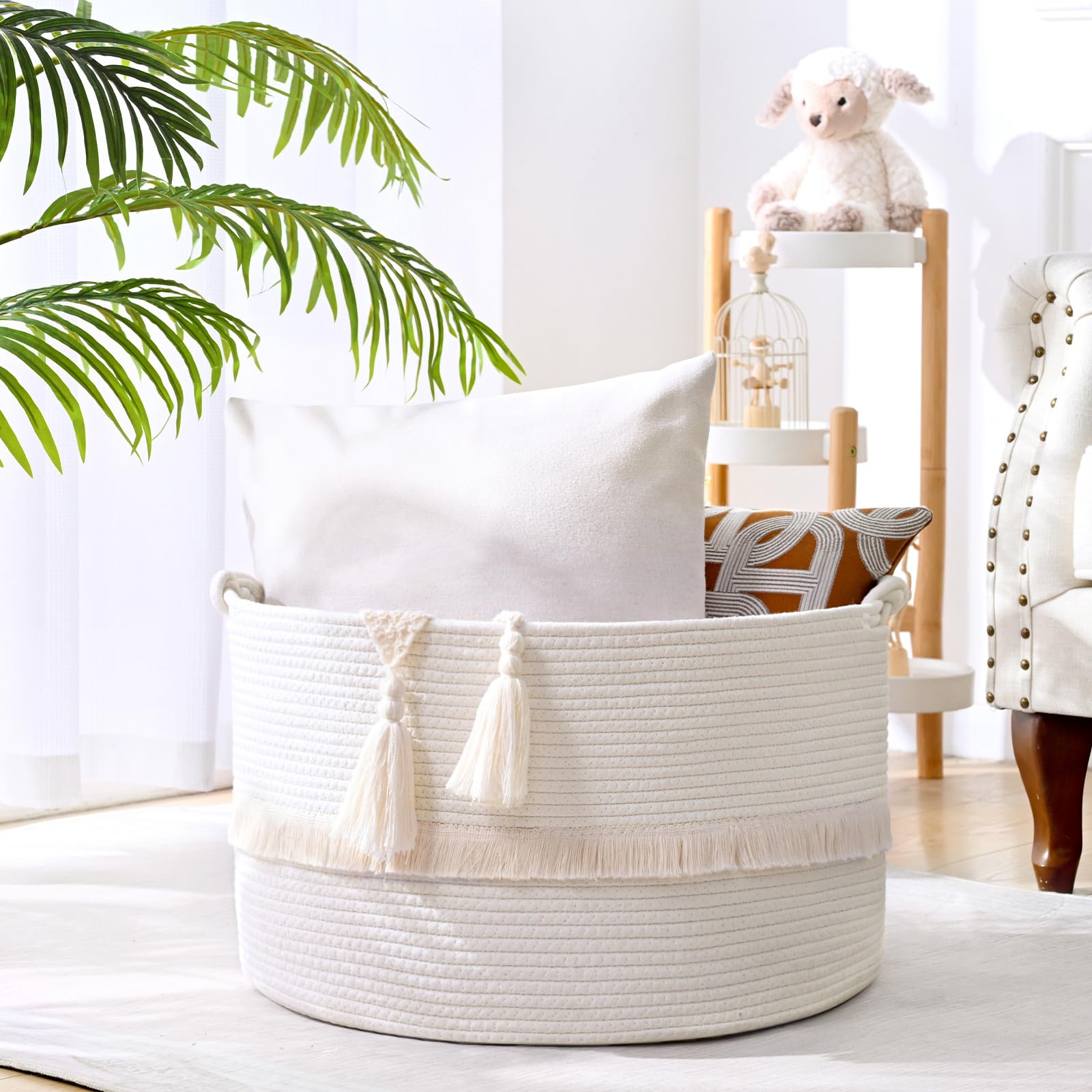 Degeyoyo 67L blanket basket top view emphasizes large capacity for laundry and pillows.