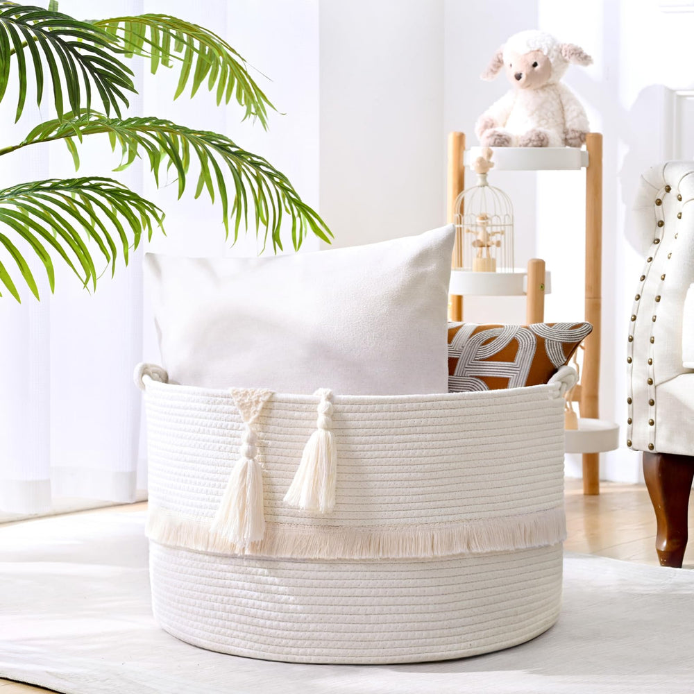 Degeyoyo 67L blanket basket top view emphasizes large capacity for laundry and pillows.