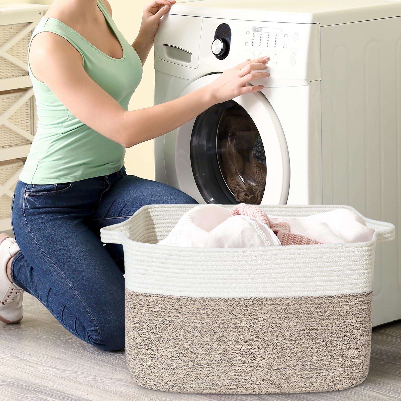 Degeyoyo large 60L basket stores blankets, pillows, and toys.