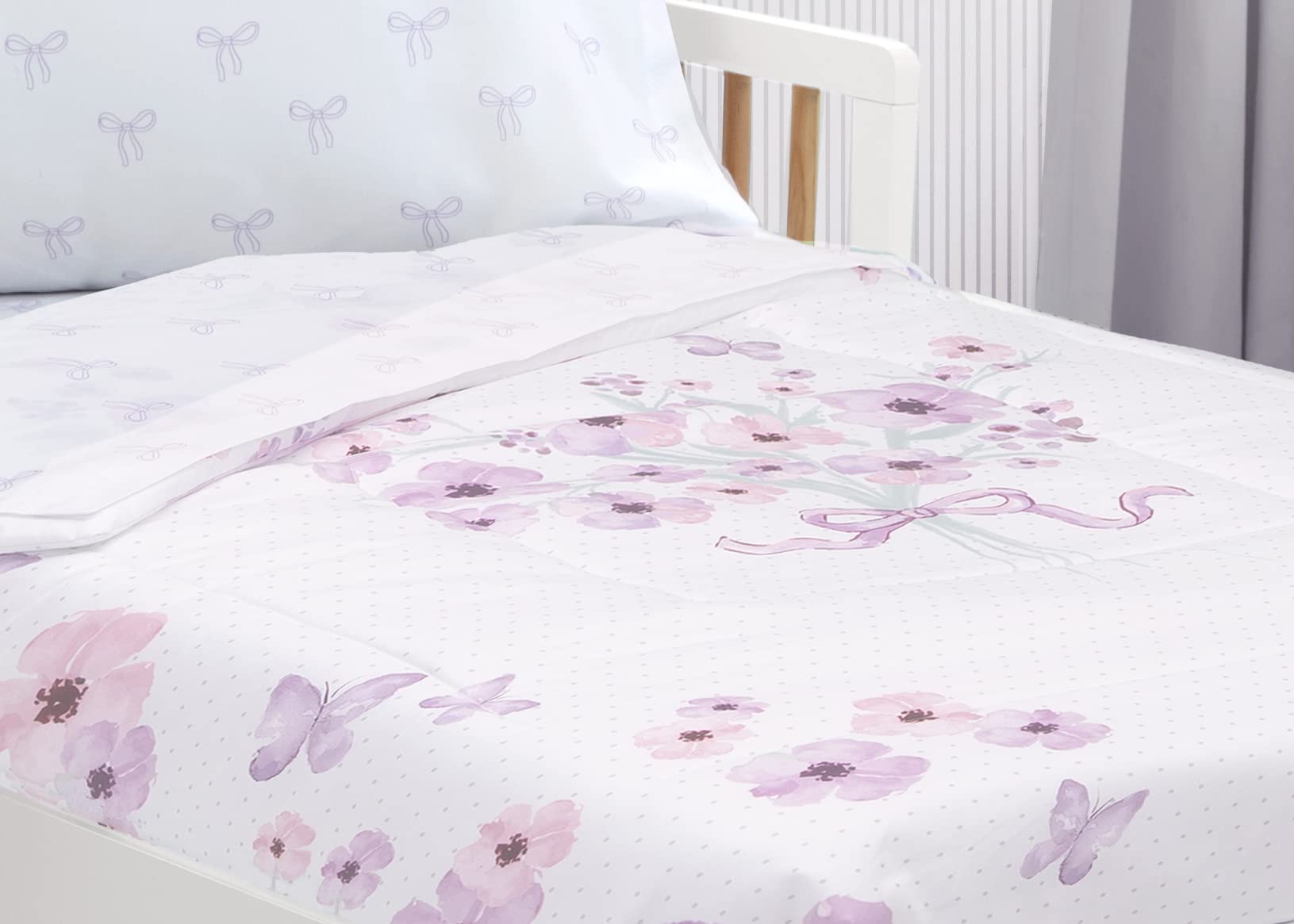 Delta Children bedding with elastic corners supports bed-making and stays in place.