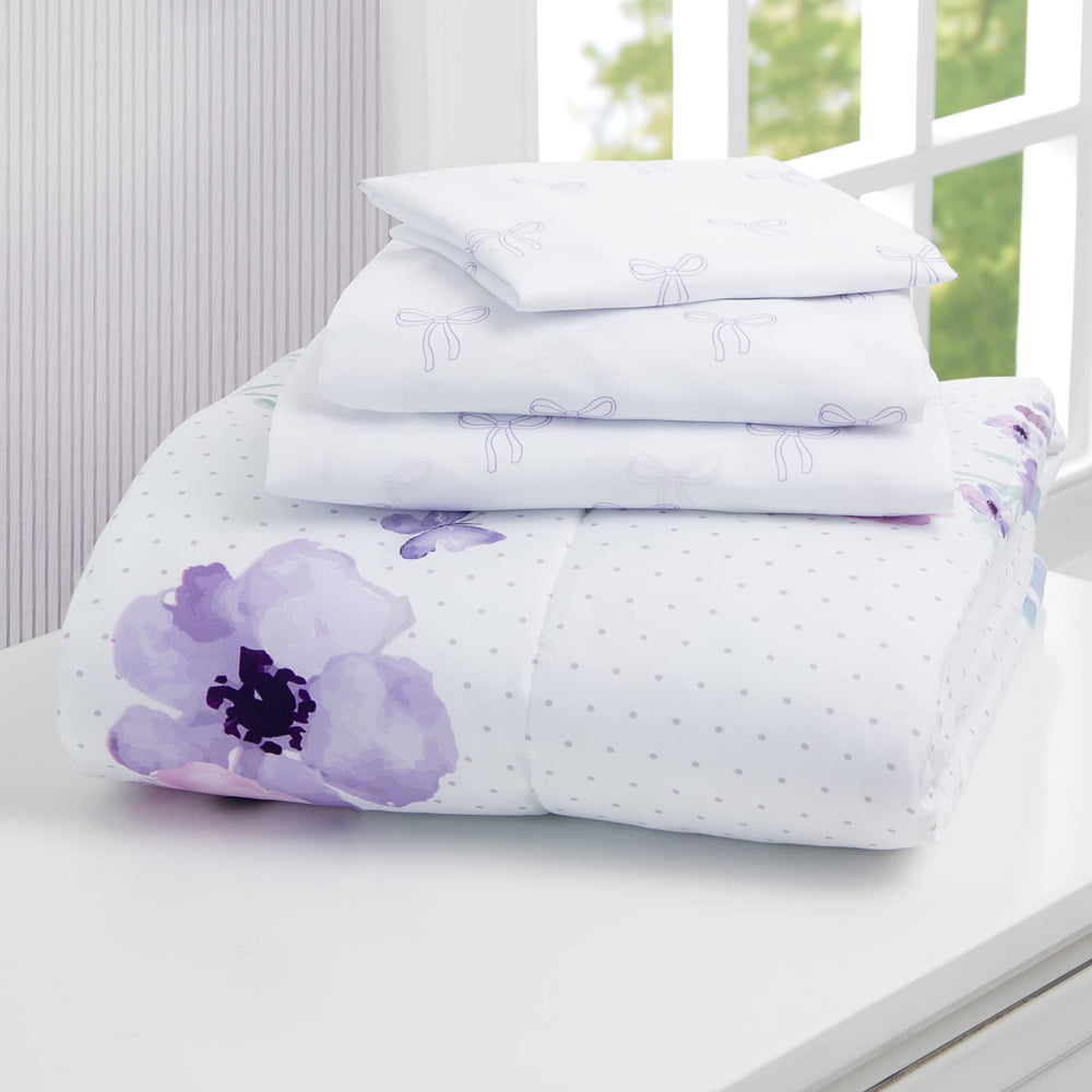 Delta Children 27x52 crib/toddler mattress fit ensures snug sleep space.