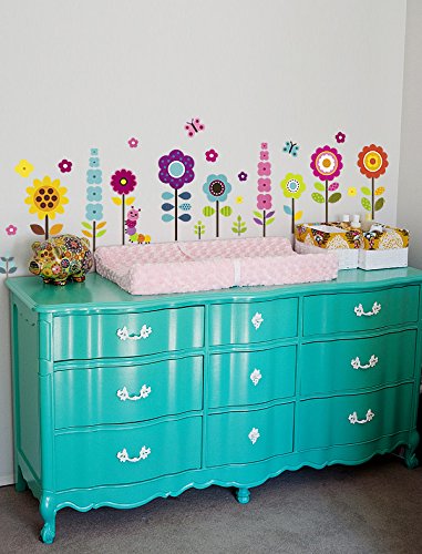 DesignStickers flower wall decal 07 is removable with no glue residue.