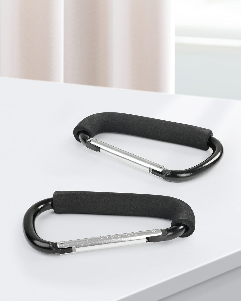 DF DUALFERV hooks used for travel and hiking bag management