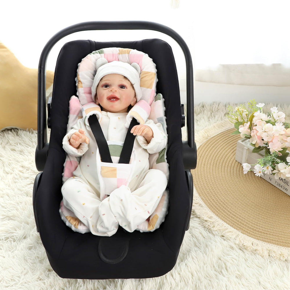 DILIMI checkered cover adds style and comfort to baby travel outfits