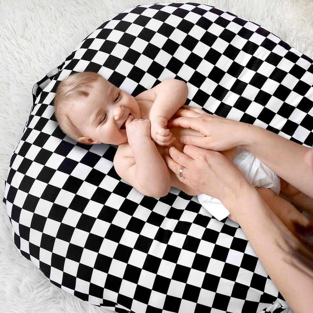 DILIMI lounger cover features a convenient handle for portable nursery use.