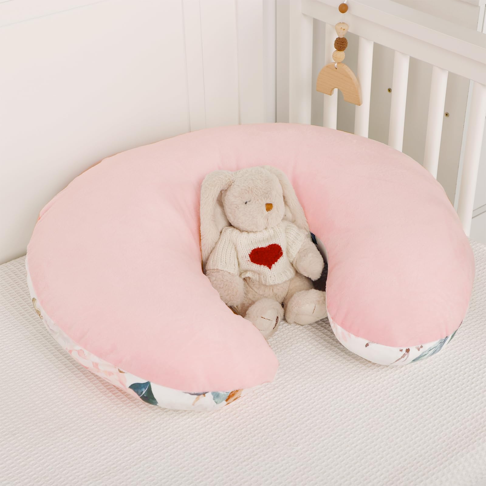 DILIMI floral cover styled on a bed enhancing nursery aesthetics