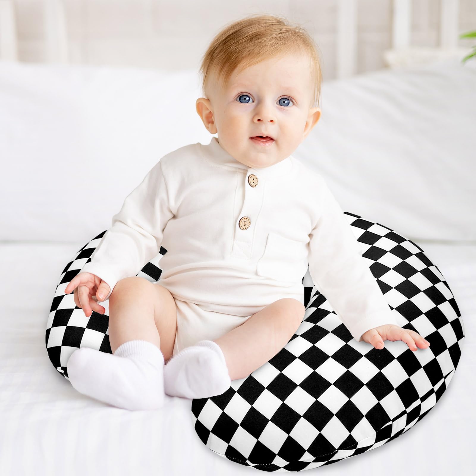 DILIMI soft breathable fabric closeup highlights gentle touch for baby skin.