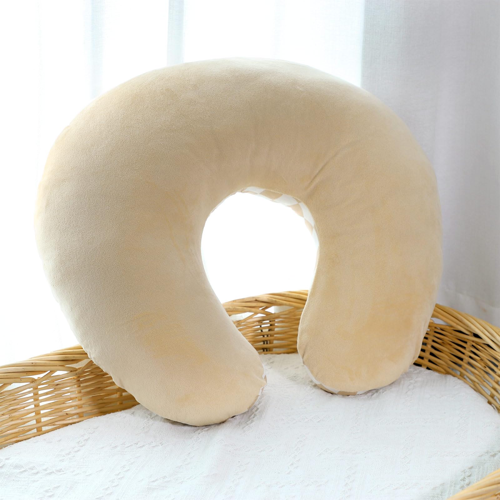 DILIMI pillow cover fits a Boppy pillow snugly and keeps it tidy